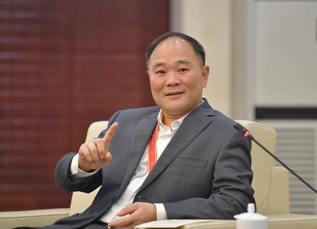 李书福拼了