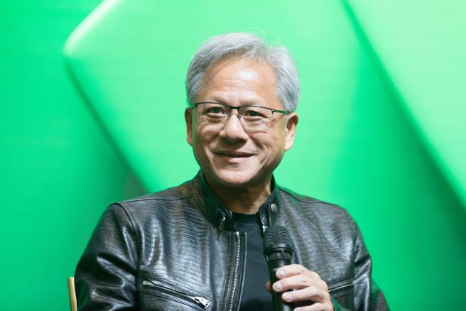 “AI教父”辛顿最新专访：没有什么人类的能力是AI不能复制的